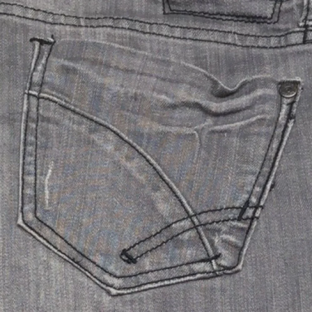 KENSIE GRAY JENNIFER STRAIGHT LEG JEANS 30x32 ⭐️
